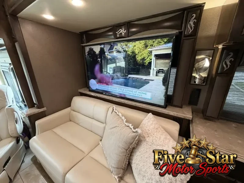2018 Tiffin Phaeton 40IH photo 24