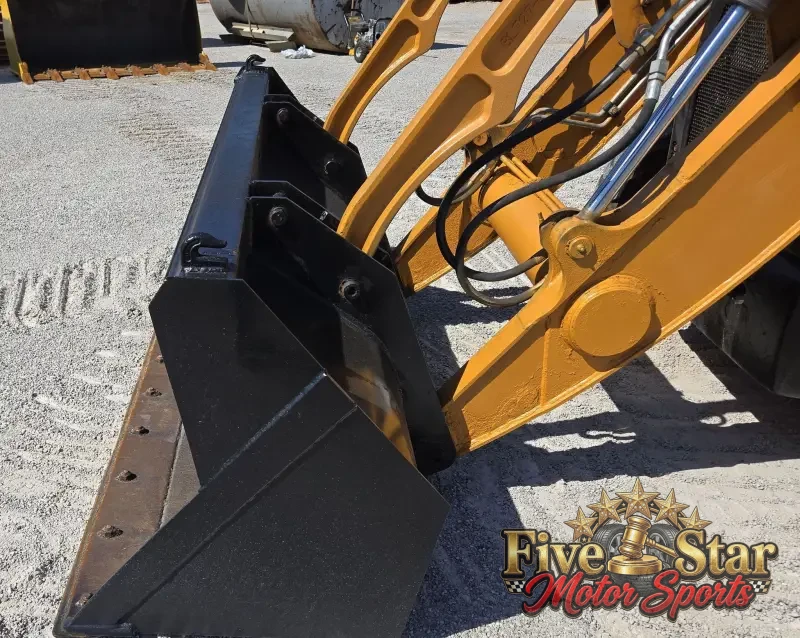 2016 Case 580 Super N photo 28