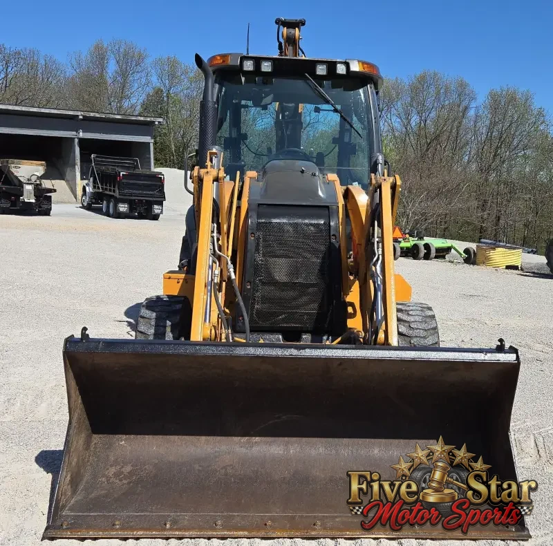 2016 Case 580 Super N photo 2