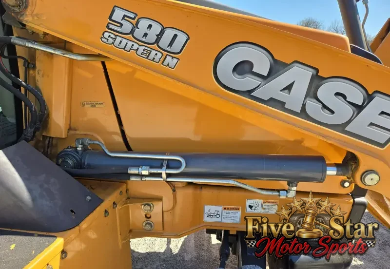 2016 Case 580 Super N photo 33