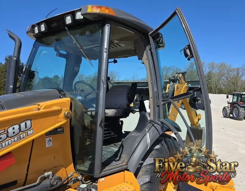 2016 Case 580 Super N photo 108