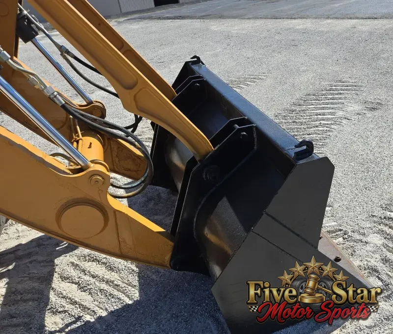 2016 Case 580 Super N photo 25