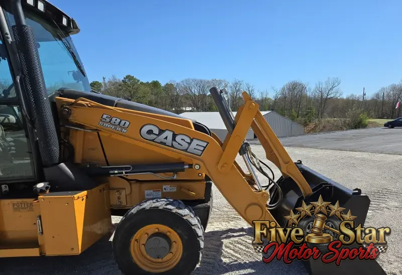 2016 Case 580 Super N photo 32