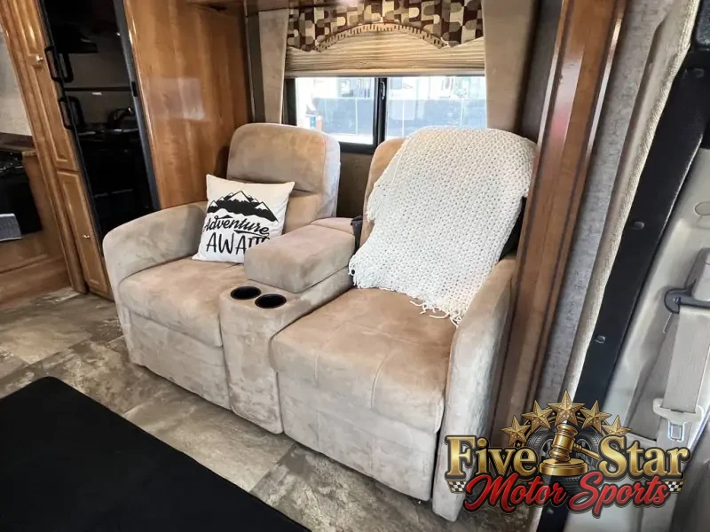 2019 Coachmen Leprechaun 260DS photo 15