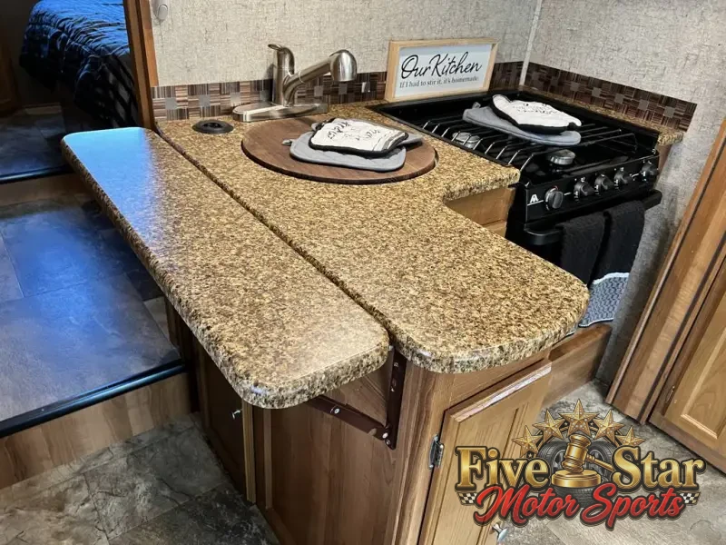2019 Coachmen Leprechaun 260DS photo 9