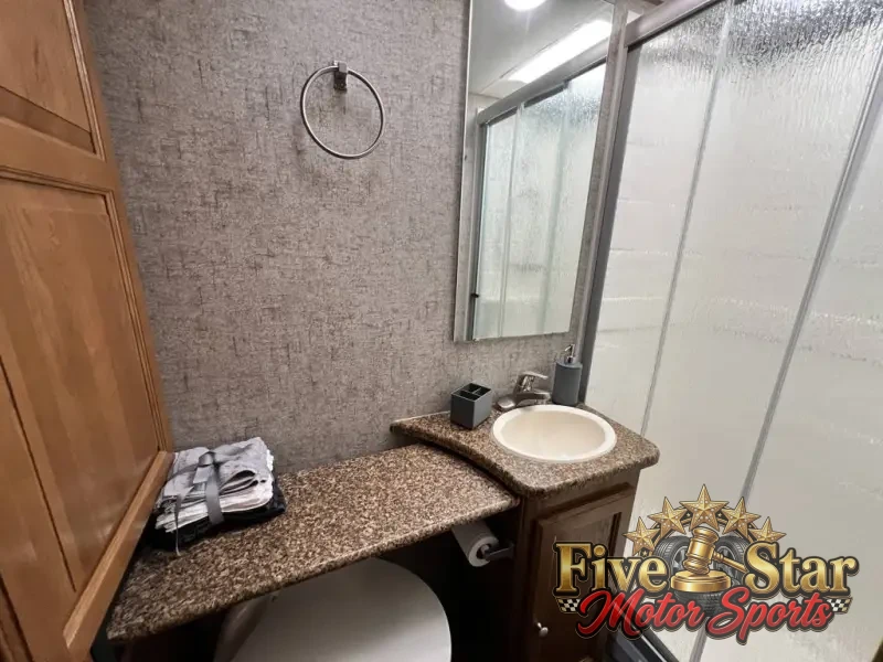 2019 Coachmen Leprechaun 260DS photo 6