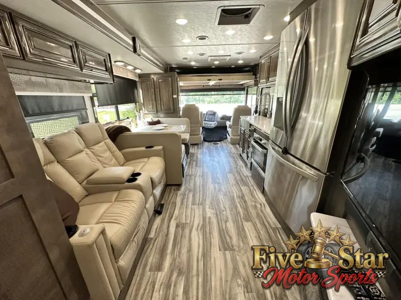 2021 Georgetown GT7 36k photo 25