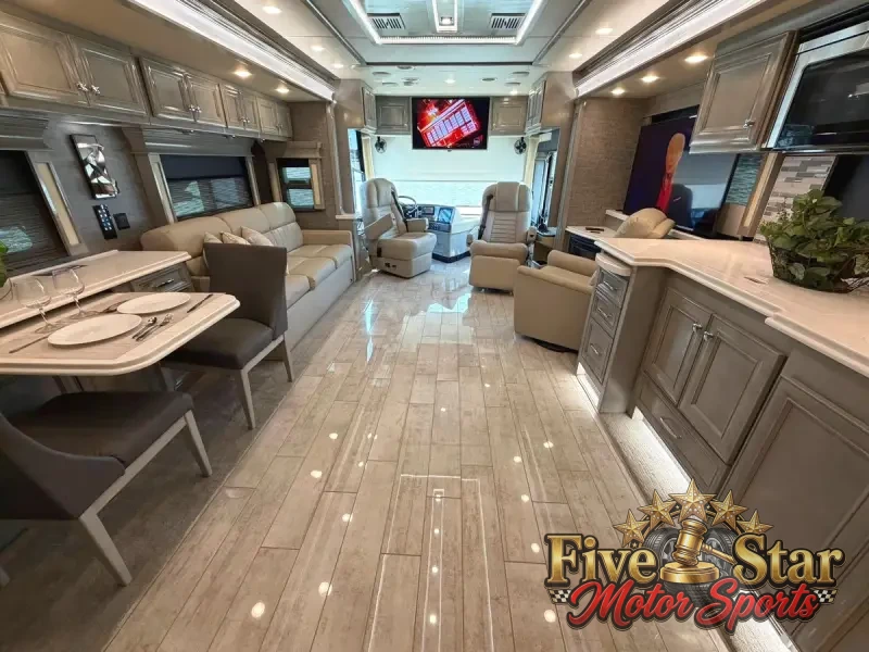 2020 Tiffin Phaeton 37BH photo 2