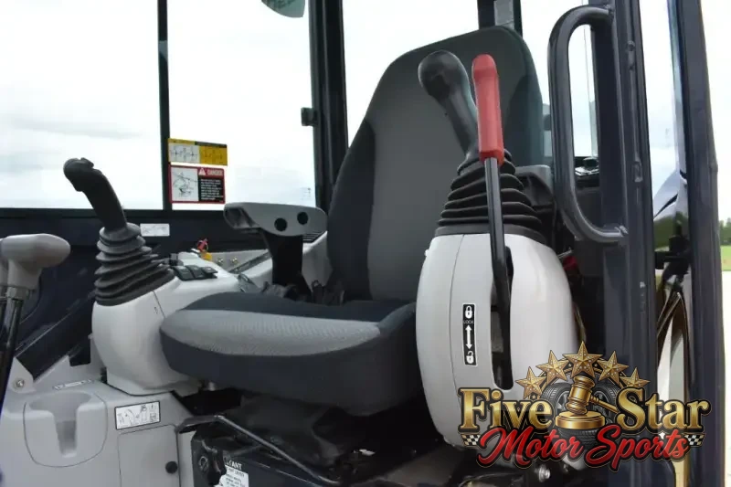 2013 John Deere 50G photo 26