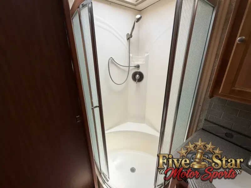 2011 Tiffin Phaeton 40QTH photo 25