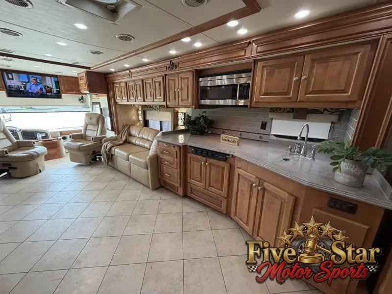2011 Tiffin Phaeton 40QTH photo 32