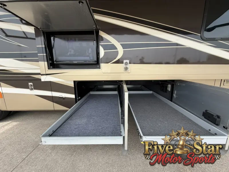 2011 Tiffin Phaeton 40QTH photo 11