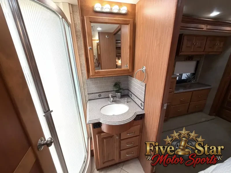2011 Tiffin Phaeton 40QTH photo 24