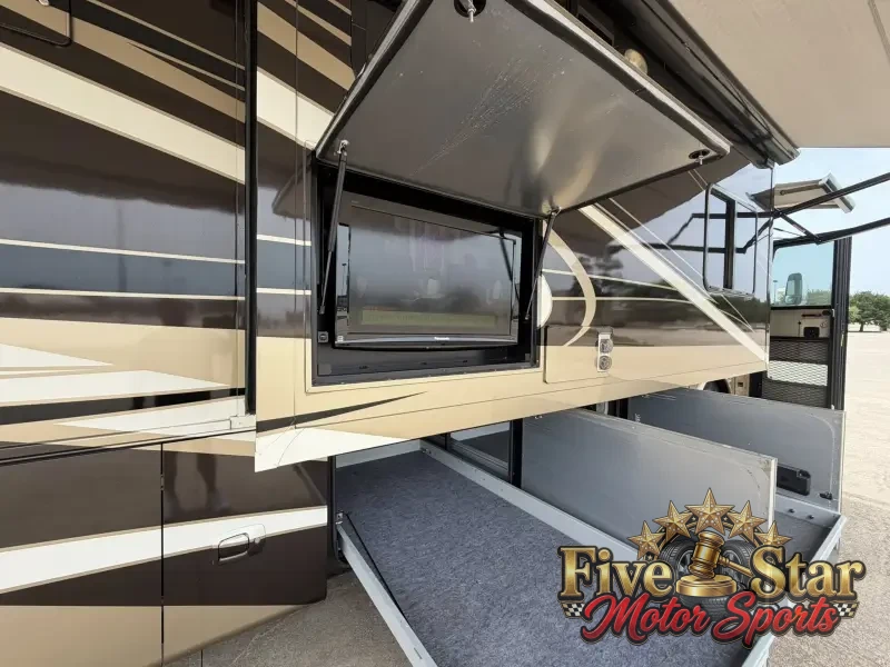 2011 Tiffin Phaeton 40QTH photo 33