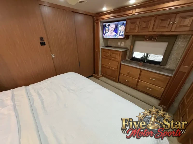 2011 Tiffin Phaeton 40QTH photo 13