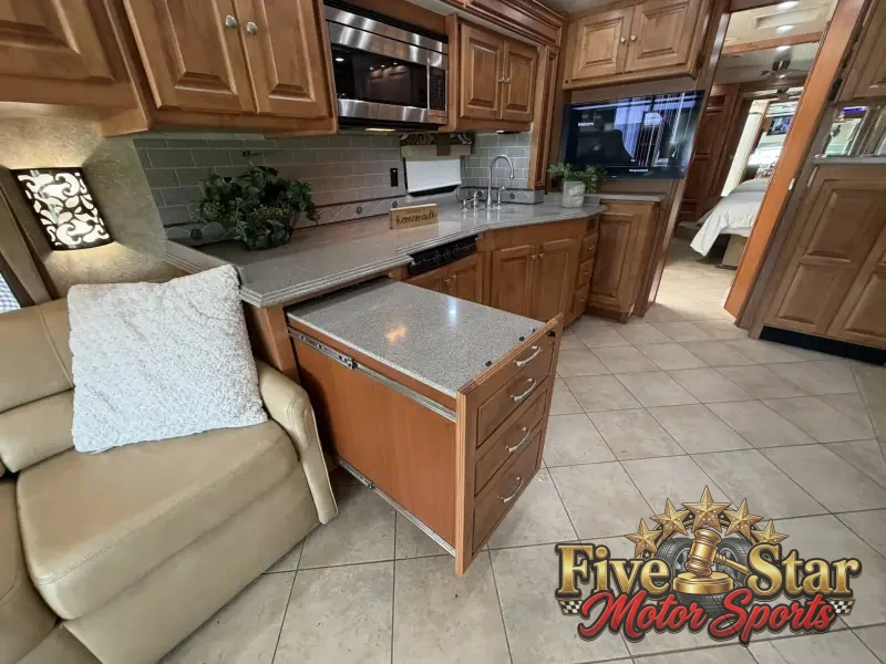 2011 Tiffin Phaeton 40QTH photo 18