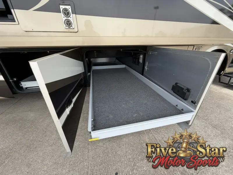 2011 Tiffin Phaeton 40QTH photo 22