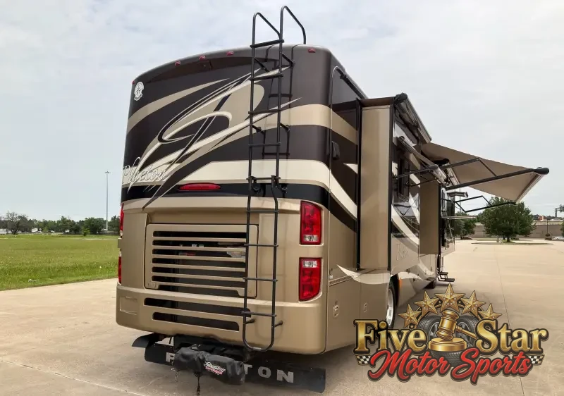 2011 Tiffin Phaeton 40QTH photo 3