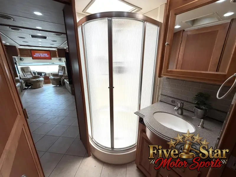 2011 Tiffin Phaeton 40QTH photo 15