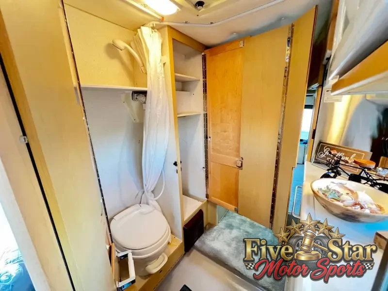 2011 Roadtrek Versatile 190 photo 11