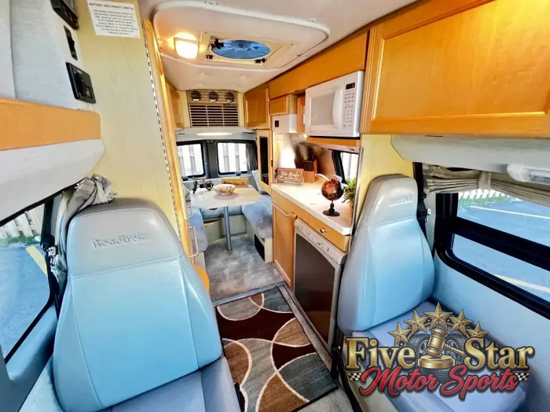 2011 Roadtrek Versatile 190 photo 6