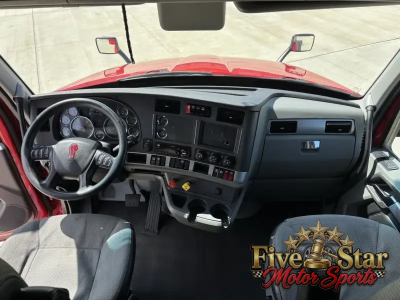2021 Kenworth T680 photo 10