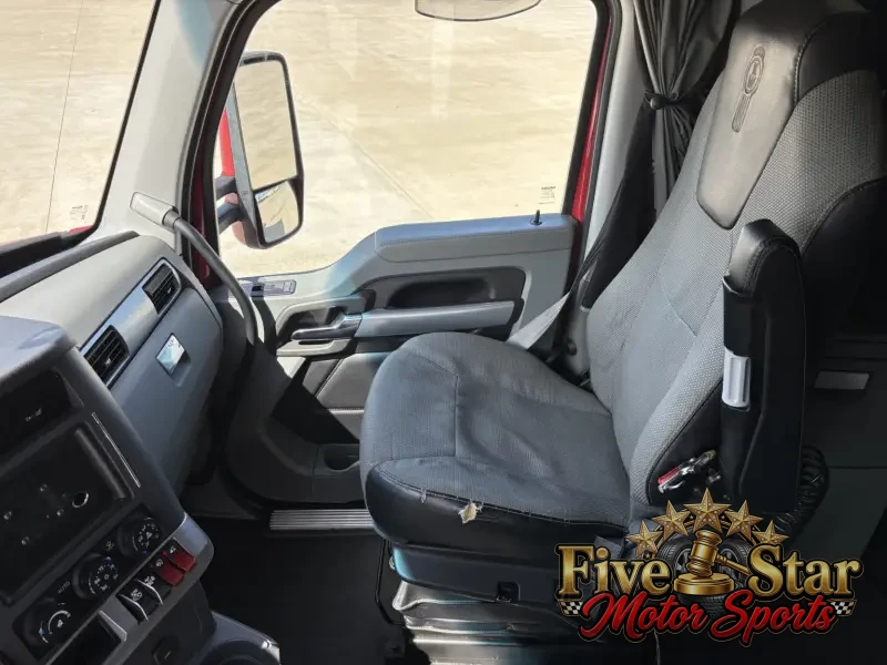 2021 Kenworth T680 photo 11