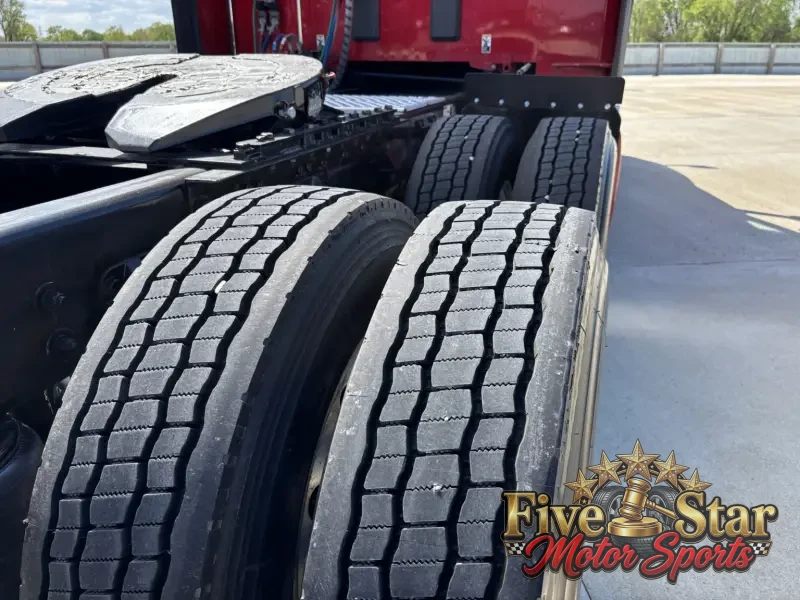 2021 Kenworth T680 photo 2