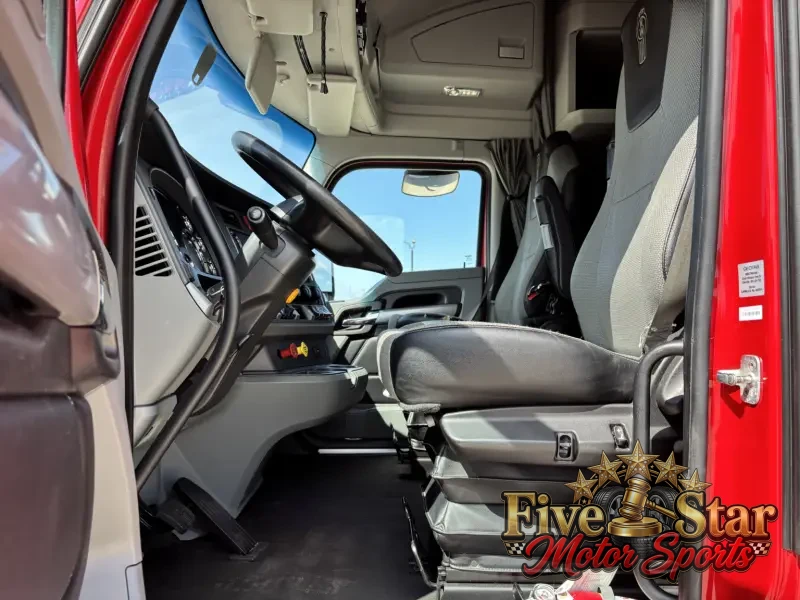 2021 Kenworth T680 photo 15