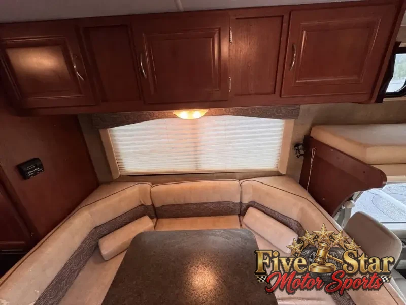 2015 Winnebago Minnie Winnie 22R photo 8