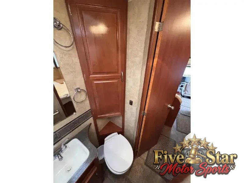 2015 Winnebago Minnie Winnie 22R photo 2