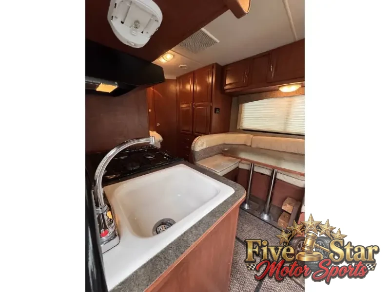 2015 Winnebago Minnie Winnie 22R photo 21