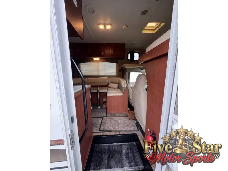 2015 Winnebago Minnie Winnie 22R photo 24