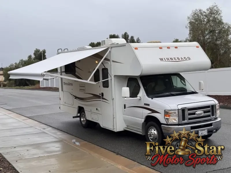 2015 Winnebago Minnie Winnie 22R photo 42