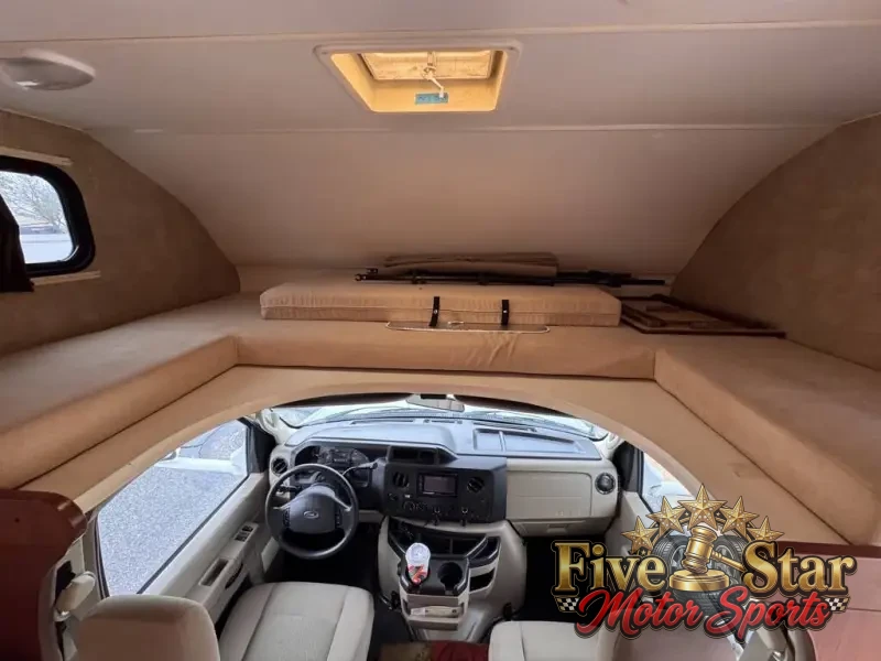 2015 Winnebago Minnie Winnie 22R photo 17
