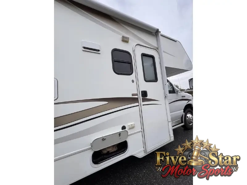 2015 Winnebago Minnie Winnie 22R photo 45