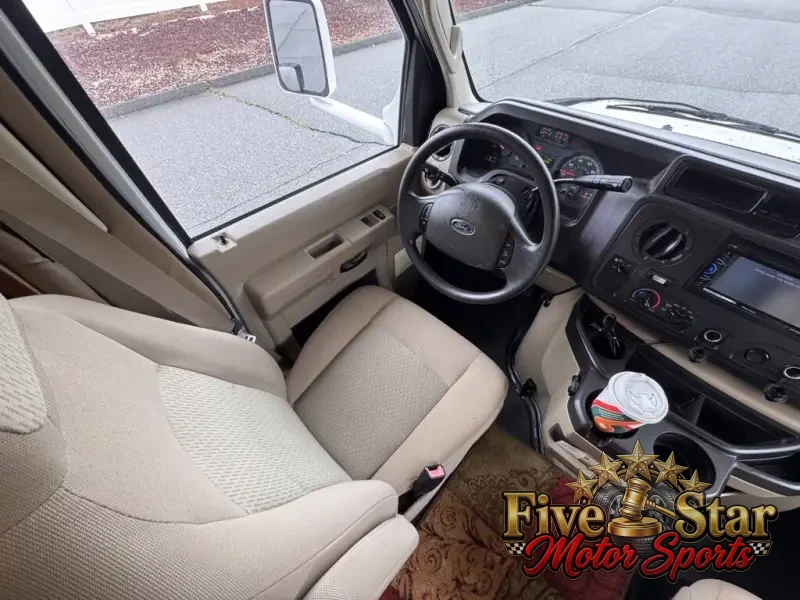 2015 Winnebago Minnie Winnie 22R photo 13