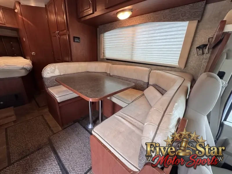 2015 Winnebago Minnie Winnie 22R photo 11