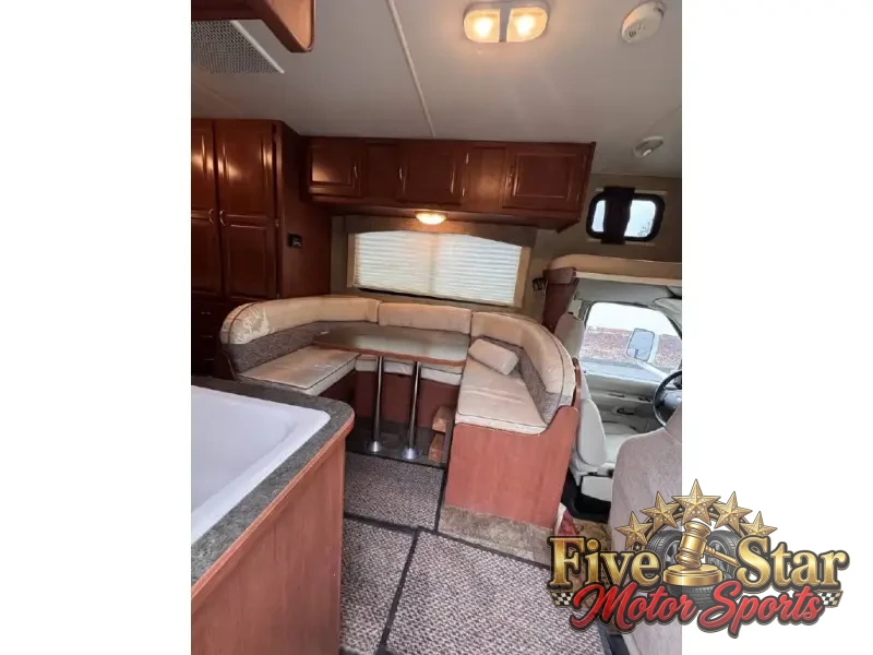 2015 Winnebago Minnie Winnie 22R photo 20