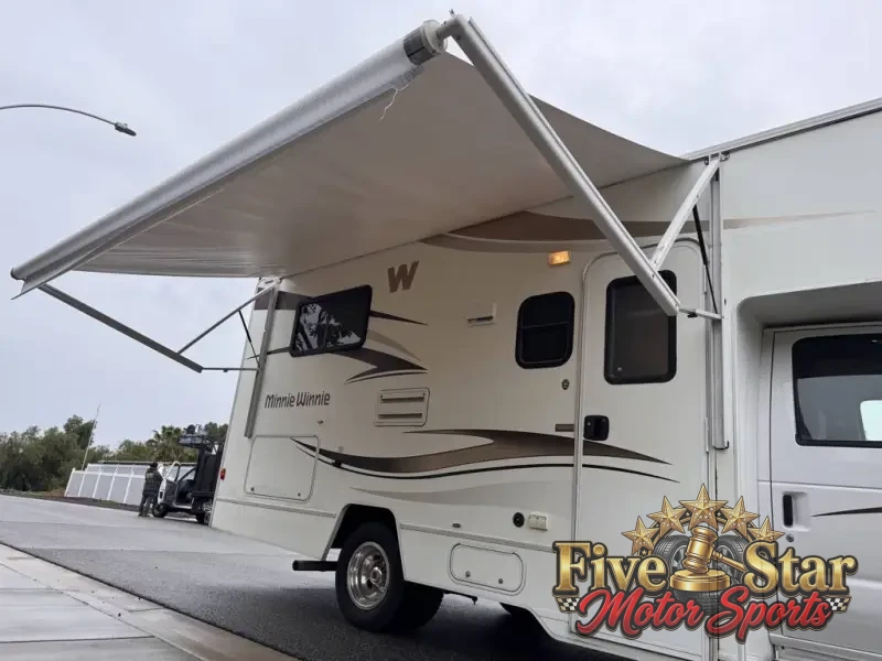 2015 Winnebago Minnie Winnie 22R photo 41