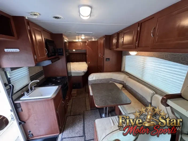 2015 Winnebago Minnie Winnie 22R photo 12