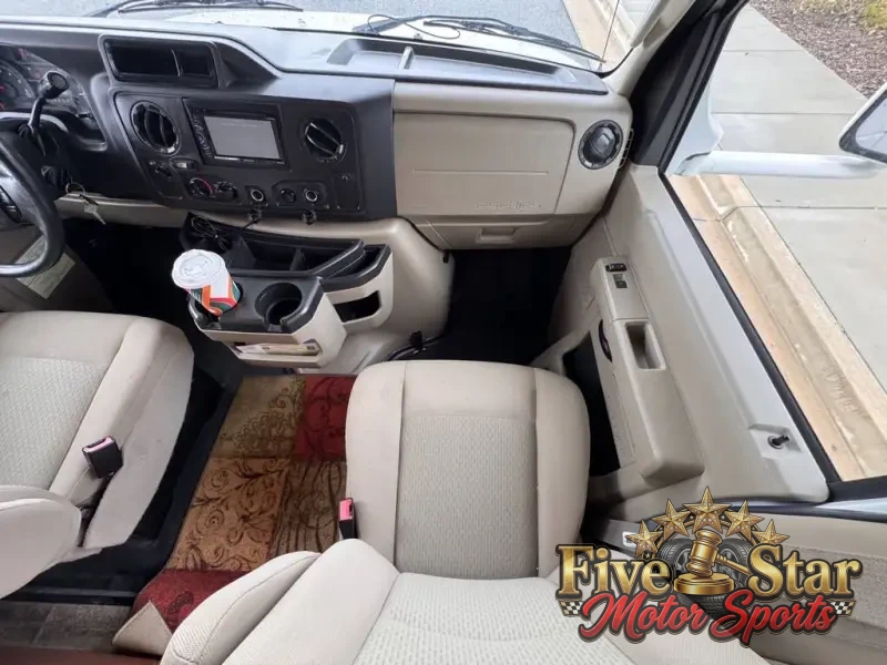 2015 Winnebago Minnie Winnie 22R photo 15