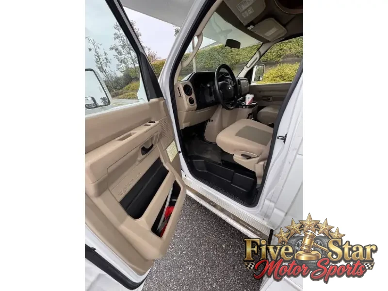 2015 Winnebago Minnie Winnie 22R photo 33