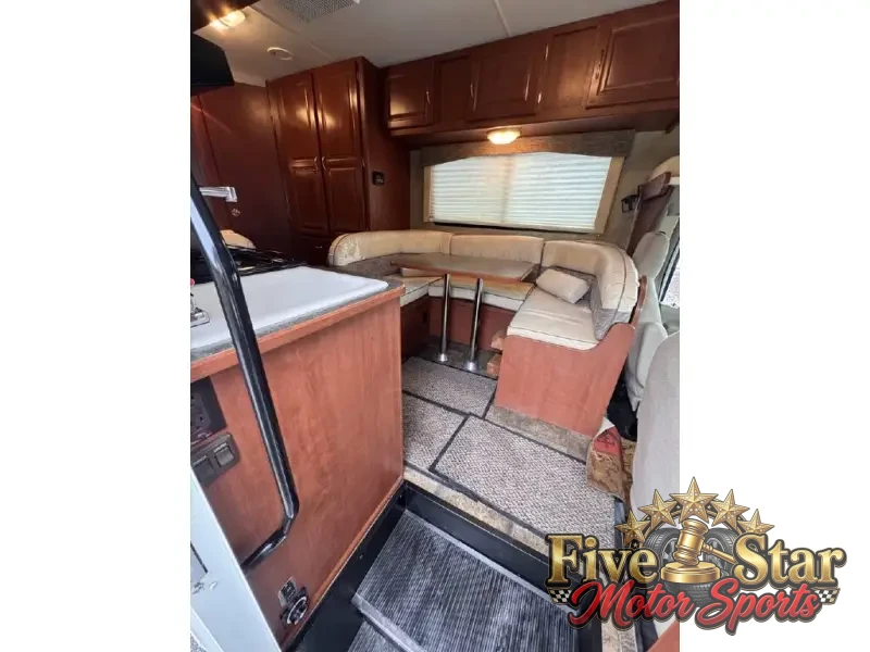 2015 Winnebago Minnie Winnie 22R photo 23