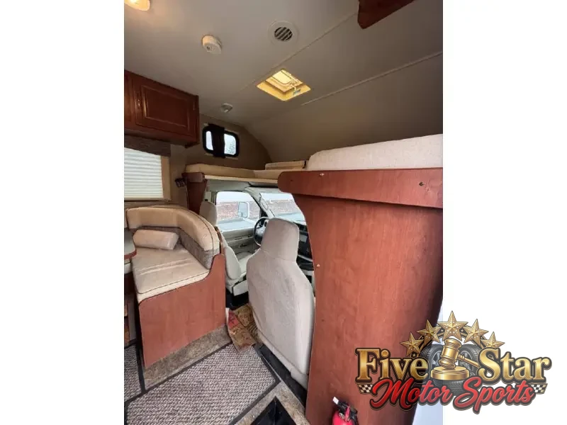 2015 Winnebago Minnie Winnie 22R photo 19