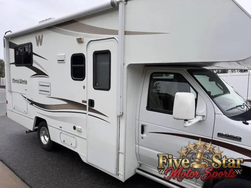 2015 Winnebago Minnie Winnie 22R photo 43