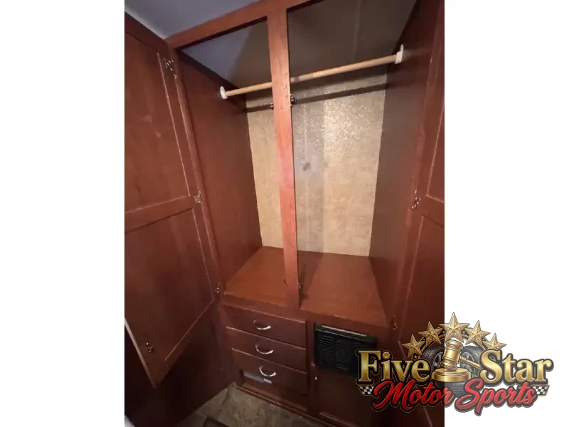 2015 Winnebago Minnie Winnie 22R photo 4