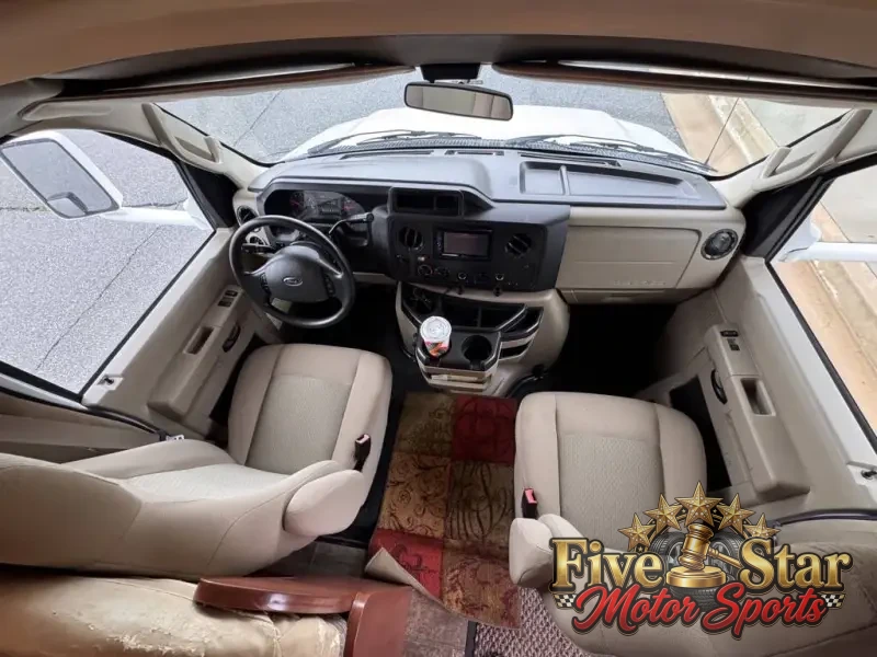 2015 Winnebago Minnie Winnie 22R photo 16