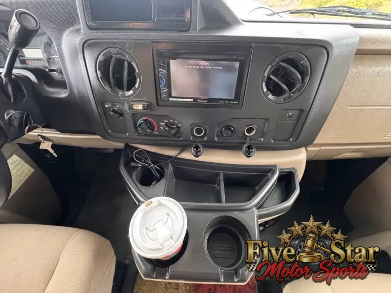 2015 Winnebago Minnie Winnie 22R photo 14