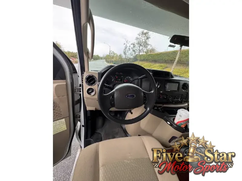 2015 Winnebago Minnie Winnie 22R photo 28